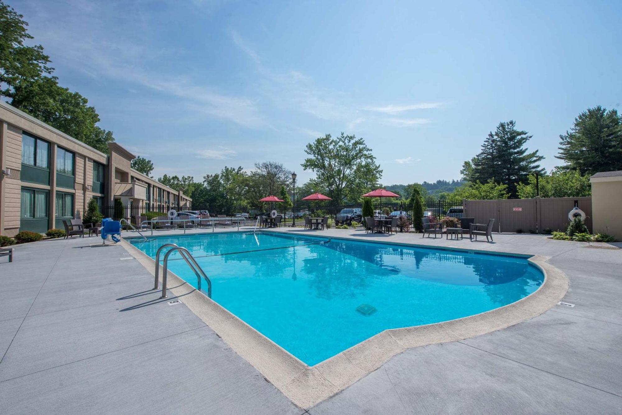 Hotel Mtk Mount Kisco Exterior photo
